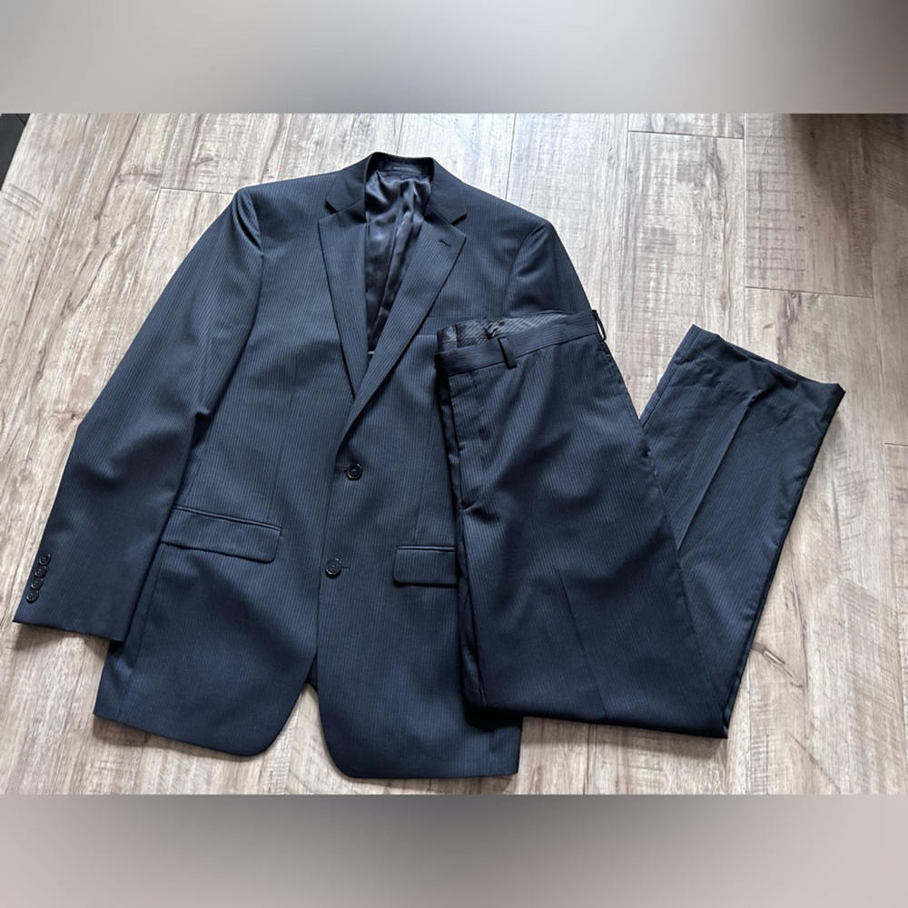 Calvin Klein 100% wool Classic Black grey pinstriped Suit wedding graduation